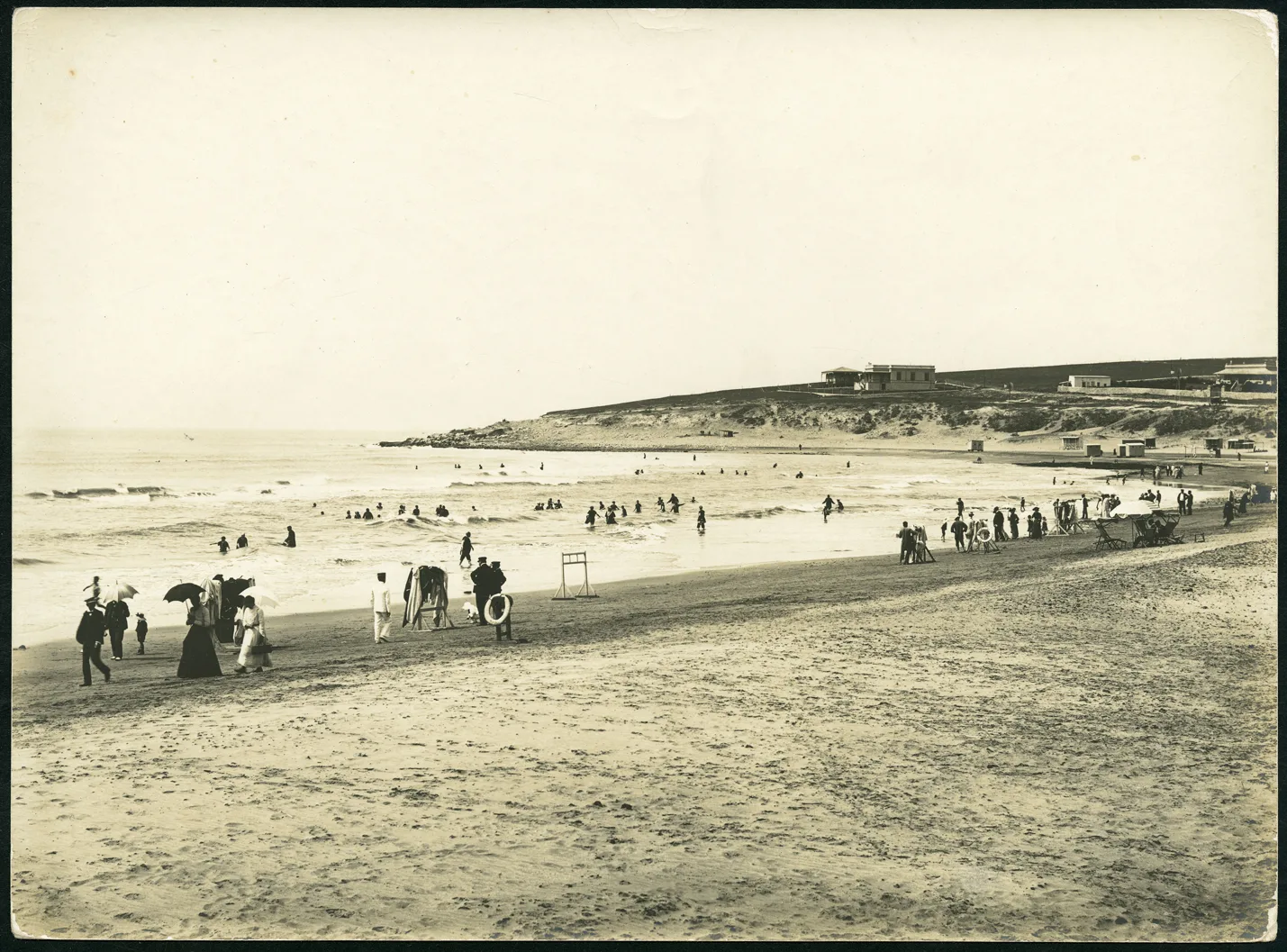 Veraneantes en la playa en 1903, Mar del Plata