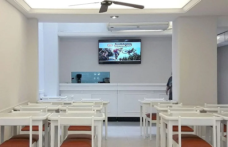 Hotel C y R