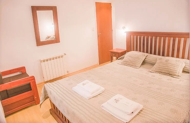 Hotel C y R