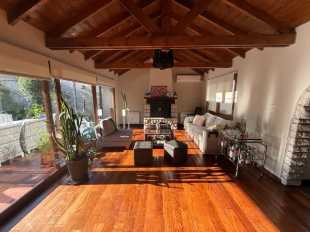 Casas, chalets en Venta — urquiza 4469