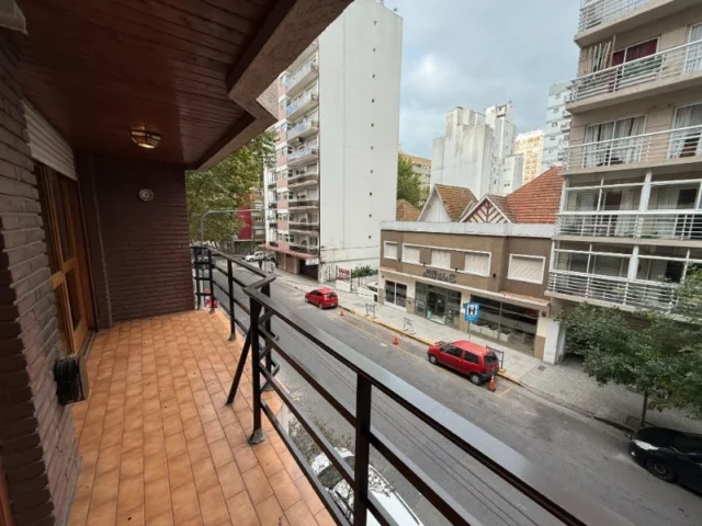 Departamentos, pisos y semipisos en Venta — Entre rios 2500