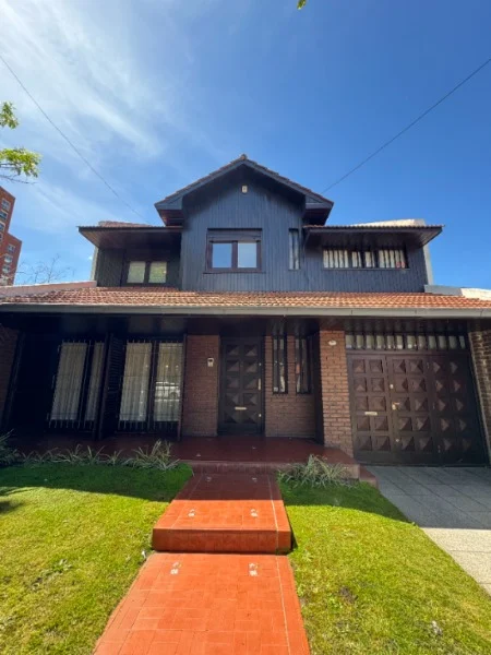 Casas, chalets en Venta — larrea 3065
