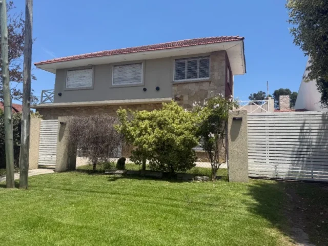 Casas, chalets en Venta — gutemberg 3002