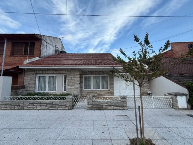 Casas, chalets en Venta — Catamarca 4376