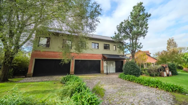 Casas, chalets en Venta — Avenida Jorge newbery