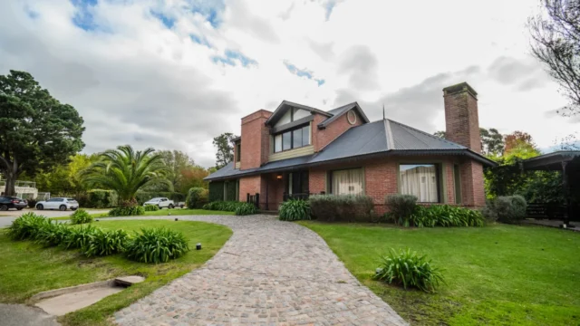 Casas, chalets en Venta — Avenida Jorge newbery