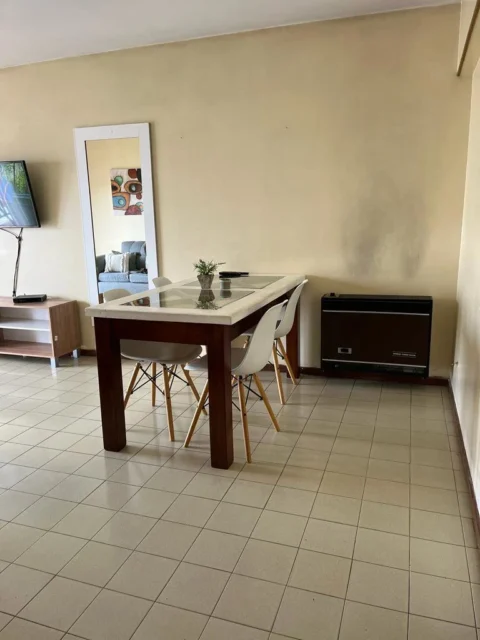 Departamentos, pisos y semipisos en Alquiler — Cordoba 3009