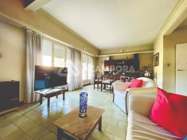 Casas, chalets en Venta — Castelli y Juncal