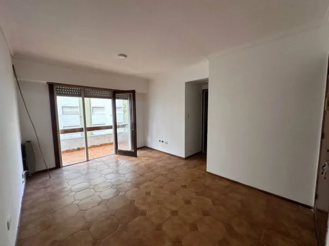 Departamentos, pisos y semipisos en Alquiler — Corrientes 2357