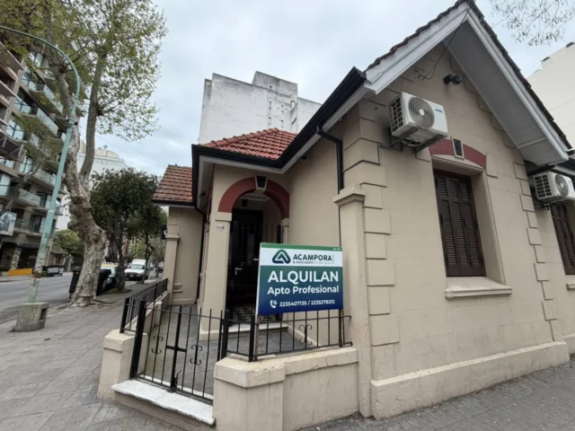 Casas, chalets en Alquiler — Cordoba 2502