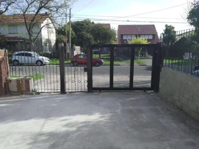 Casas, chalets en Alquiler — Leonardo Rosales 2955