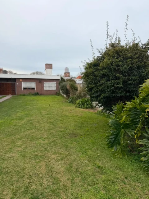 Casas, chalets en Alquiler — 3 de febrero 7049