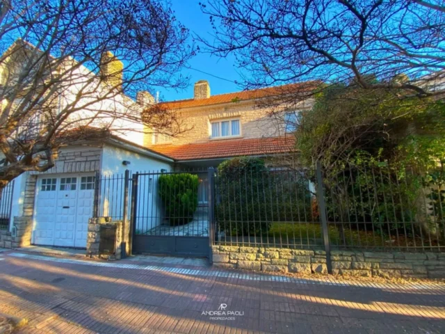 Casas, chalets en Venta — rawson 2652