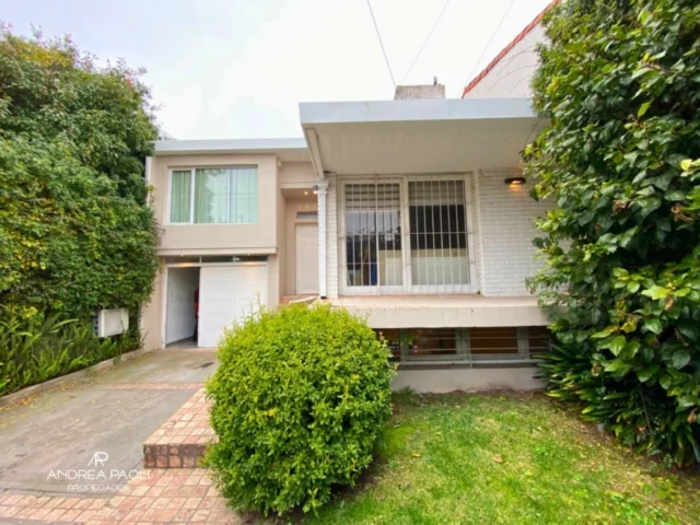 Casas, chalets en Venta — Paunero 2868