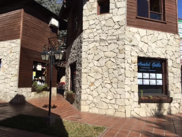 Locales en Venta — Avenida Argentina 370