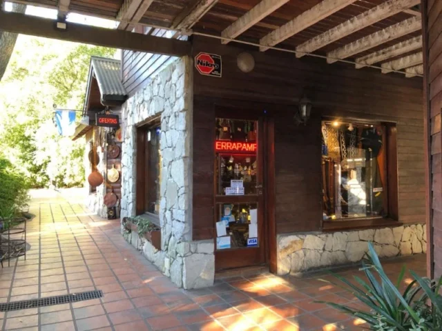 Locales en Venta — Av. Argentina y Arturo 350 Local 7 Paseo Comercial Del Cedro