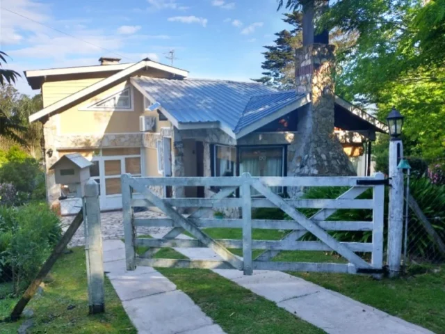 Casas, chalets en Venta — Elena