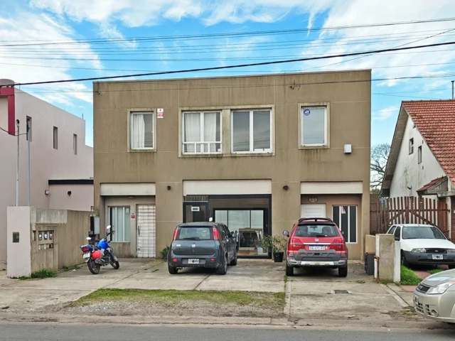 Locales en Venta — Av. Carlos Tejedor 1620