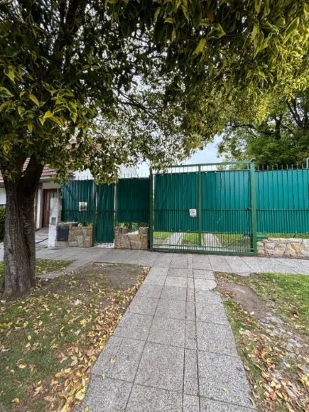 Casas, chalets en Venta — Gral roca 3826