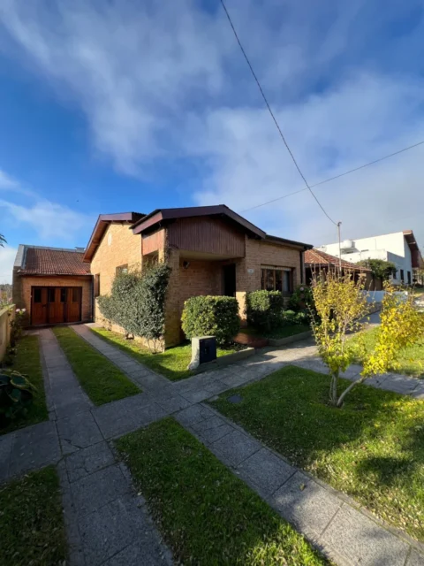 Casas, chalets en Alquiler — martin rodriguez 843