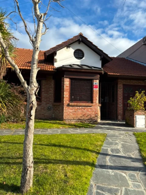 Casas, chalets en Venta — lebensohn 6182