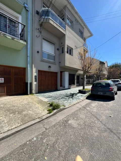 Departamentos, pisos y semipisos en Alquiler — Jujuy 2675