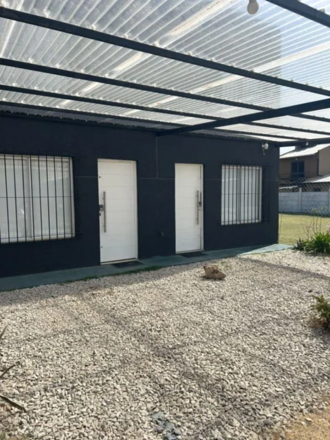 Casas, chalets en Alquiler — Julio de Caro 14