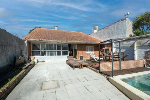 Casas, chalets en Venta — Einstein 2154