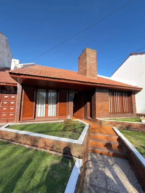Casas, chalets en Venta — Piedrabuena 1856
