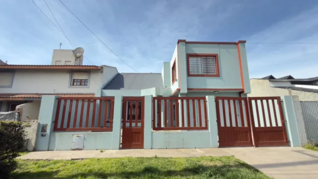 Casas, chalets en Venta — Lorenzini 900
