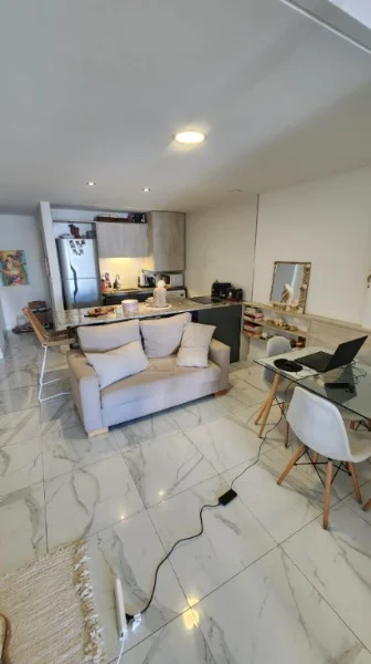 Departamentos, pisos y semipisos en Venta — Hipólito Yrigoyen 1300