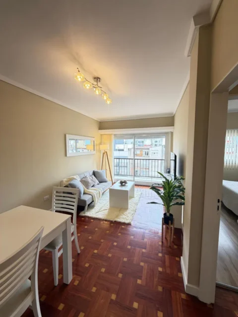 Departamentos, pisos y semipisos en Venta — Moreno 2200