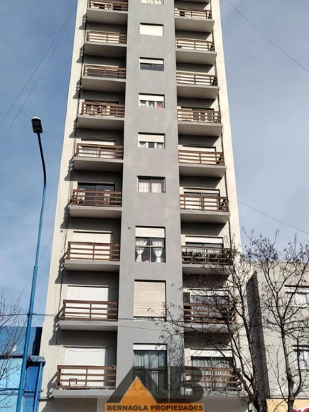 Departamentos, pisos y semipisos en Venta — Catamarca y Luro