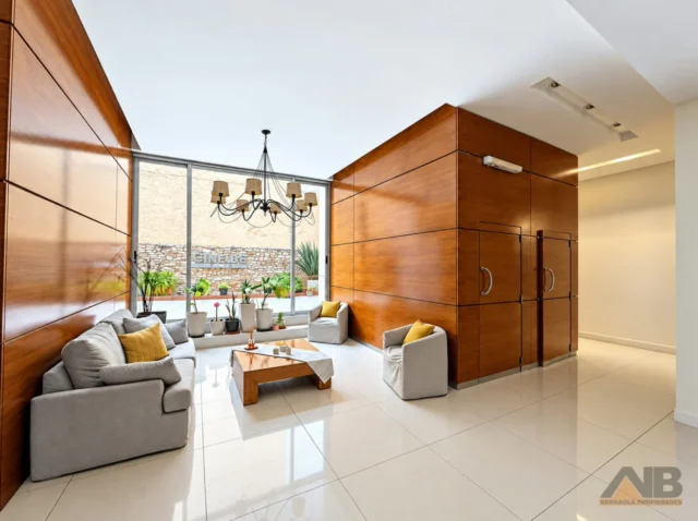 Departamentos, pisos y semipisos en Venta — Bolivar y San Luis