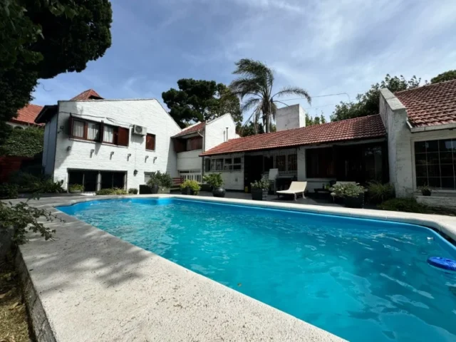 Casas, chalets en Venta — laprida 4486