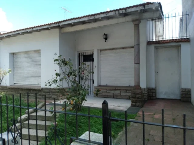 Casas, chalets en Venta — triunvirato 663