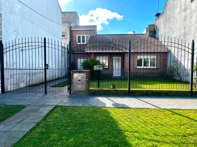 Casas, chalets en Venta — Rivadavia 7429
