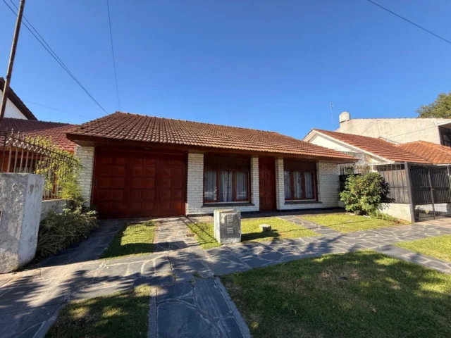 Casas, chalets en Venta — strobel 5435
