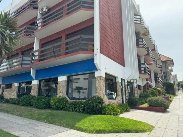 Locales en Venta — Almirante Brown y Lavalle