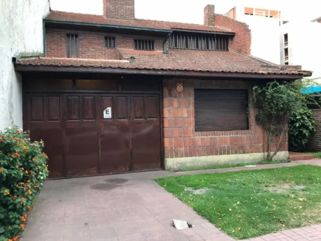 Casas, chalets en Venta — Castelli 1400