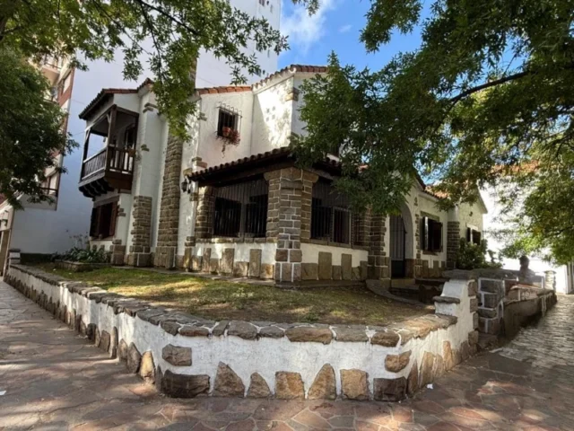 Casas, chalets en Venta — Buenos Aires 2500