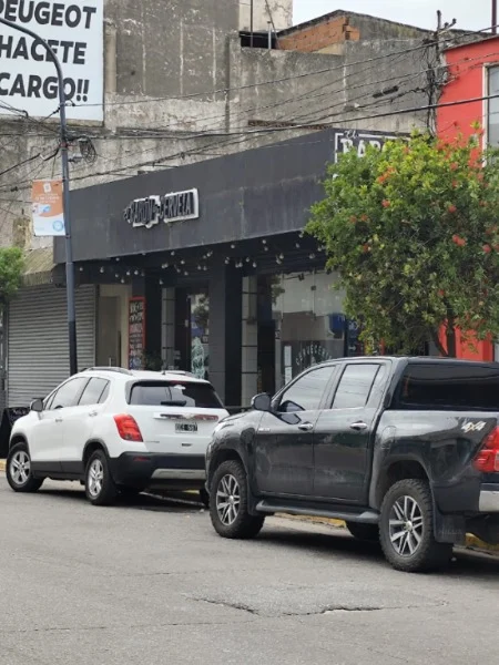 Locales en Venta — 12 de Octubre