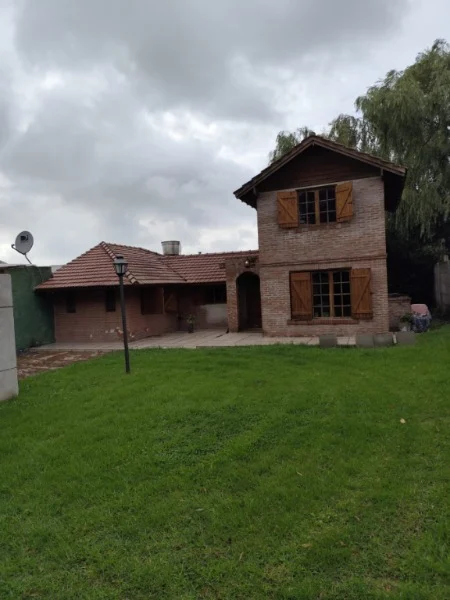 Casas, chalets en Venta — Acha 2640