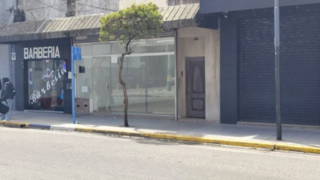 Locales en Alquiler — 12 de Octubre 3121