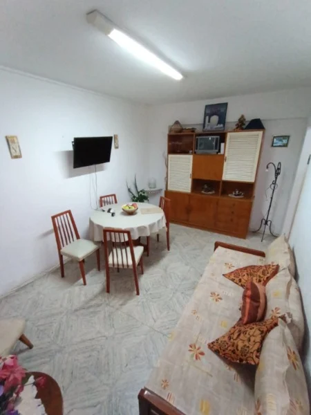 Departamentos, pisos y semipisos en Alquiler — C. 14 1084