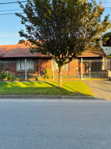 Casas, chalets en Venta — Acha 1900