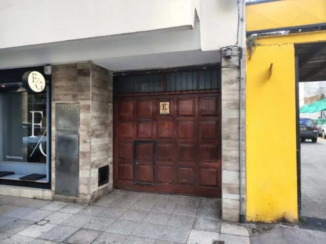 Cocheras y garages en Alquiler — Cordoba 2100