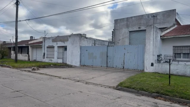 Galpones en Alquiler — cuidad de dolres y av. fortunato de la plaza