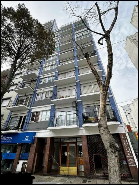 Departamentos, pisos y semipisos en Venta — Colon 2400