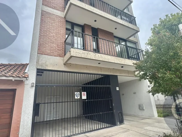 Departamentos, pisos y semipisos en Venta — Necochea 5500